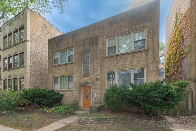 Building Photo - 2041 W Jarvis Ave