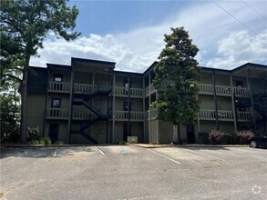 Building Photo - 332 Riverbend Dr