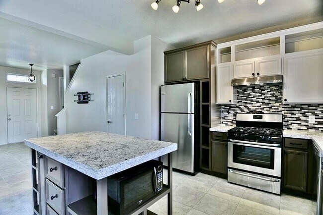 Building Photo - 2814 Legends Crest Dr