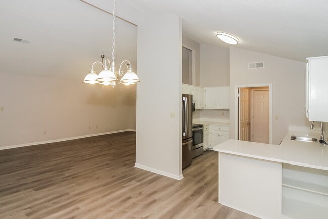 Building Photo - 7196 Atterbury Cir W