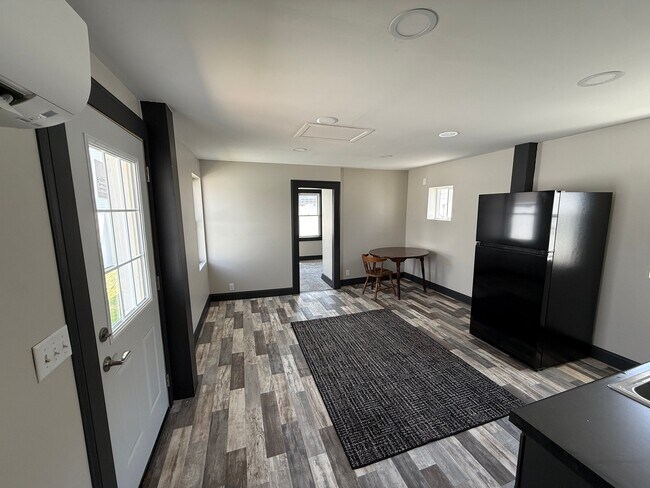 Foto del edificio - 710.5 W 8th St