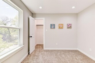 Building Photo - 8404 Tate St