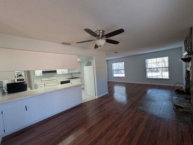 Foto del edificio - Wonderful 3/2/2 Corner Lot Near Golf Course In Citrus Springs