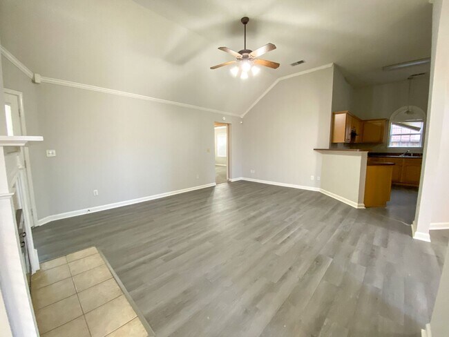Foto del edificio - 3 Bedroom, 2 Bathroom Near Berry Hill & Hw...