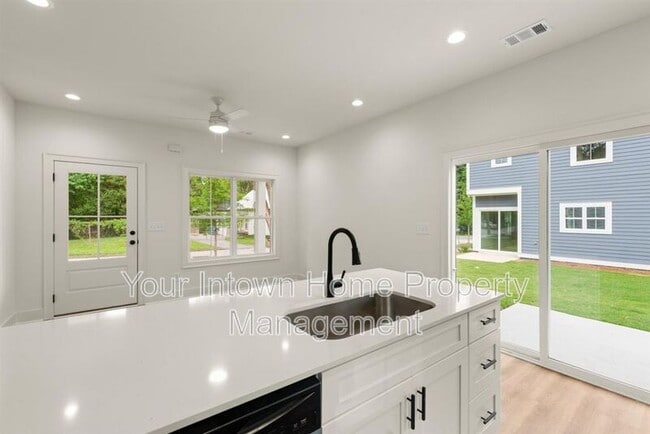 Foto del edificio - 1763 Bolton Rd NW