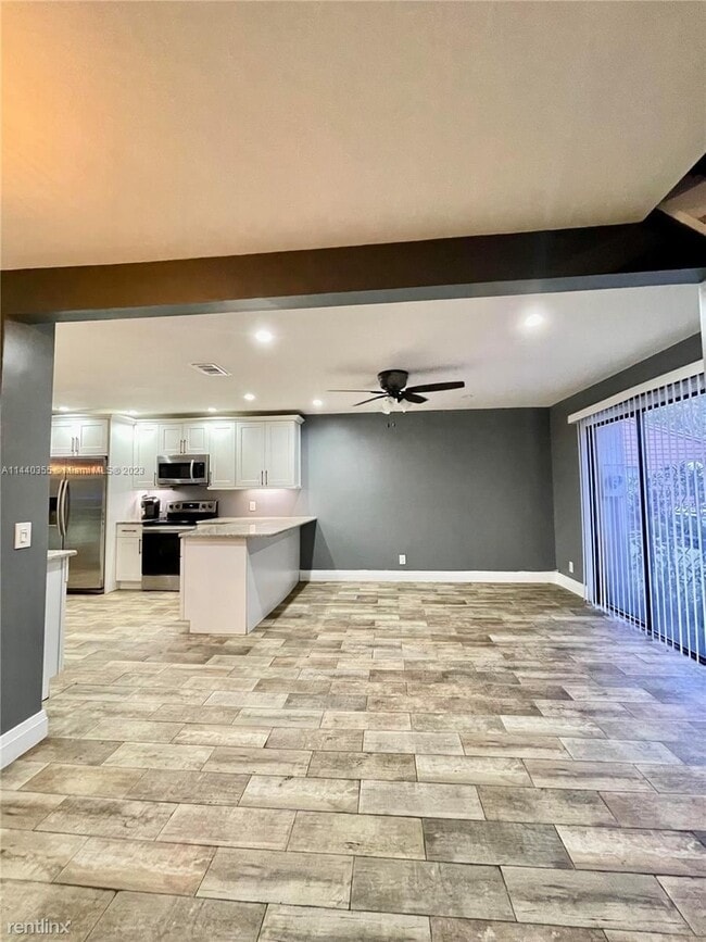 Building Photo - 3 br, 2.5 bath Townhome - 6192 Laurel Ln A...
