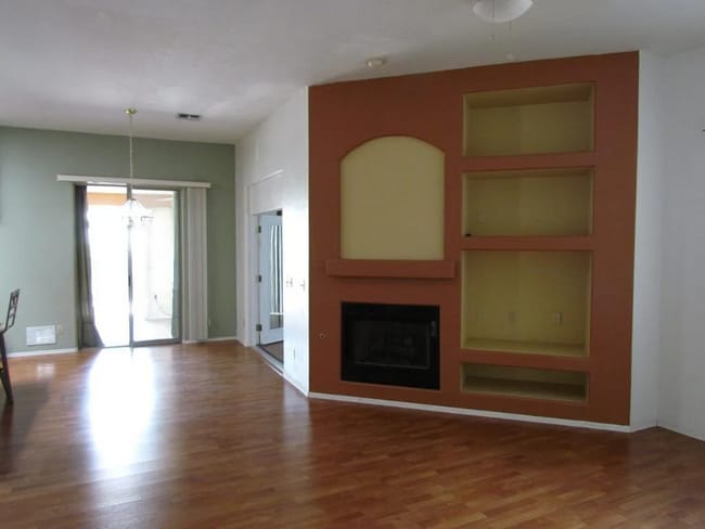 Building Photo - 742 N Ave Valiente