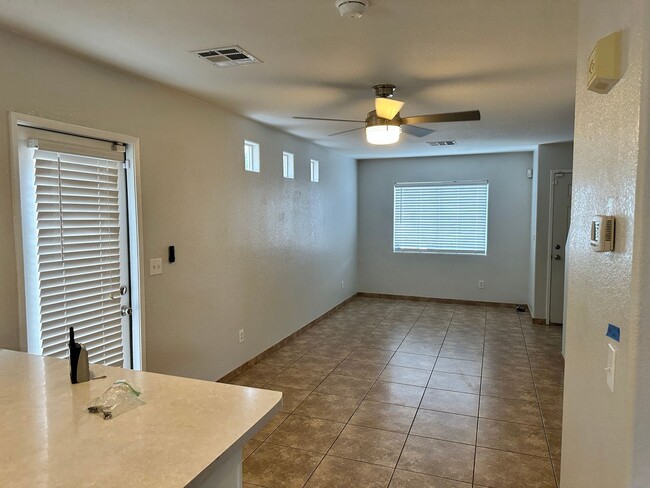 Foto del edificio - 4 Bed House in North Las Vegas