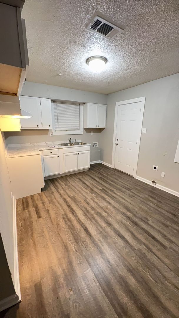 Foto del edificio - Spacious 4 bedroom 2 bath home - Open To Section 8