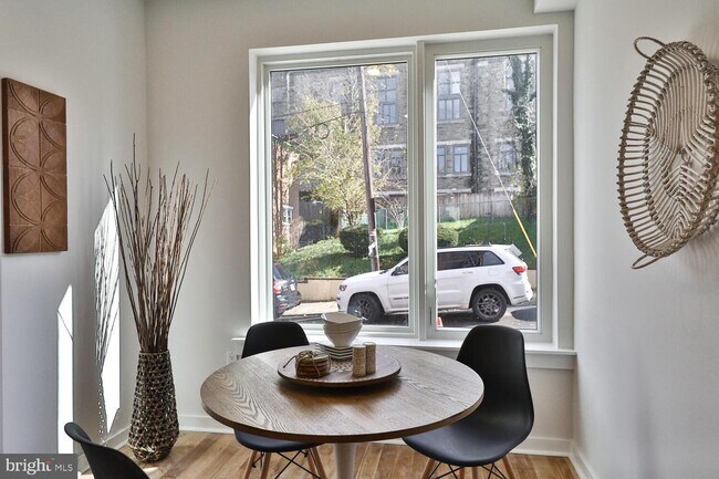 Dining Area - 23 E Durham St