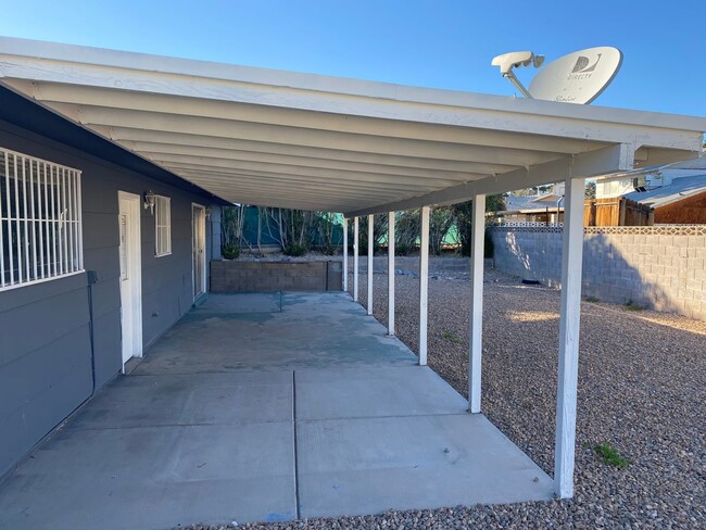 Building Photo - SE!!! Single Story Home!!! Long Drive way!...
