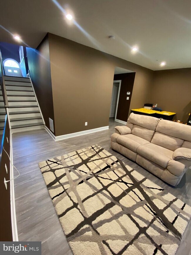 Building Photo - 2729 Golden Gate Pl