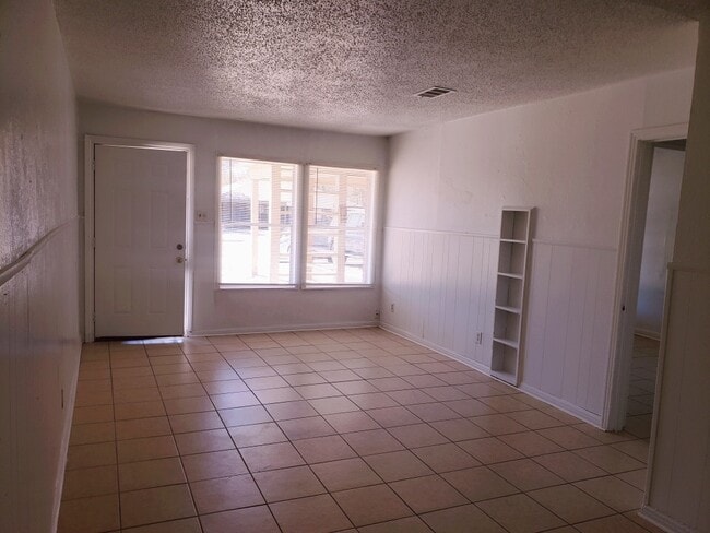 Foto del edificio - 1709 Duncan Ave