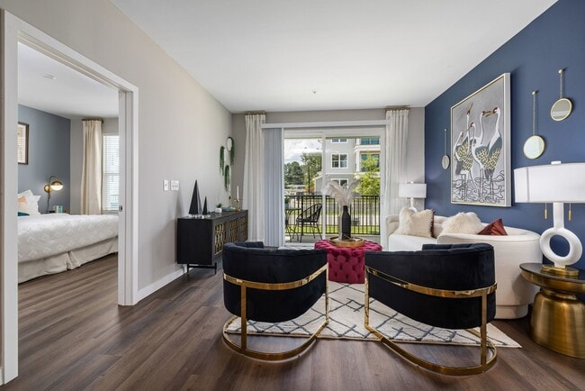 Building Photo - Everly on 401