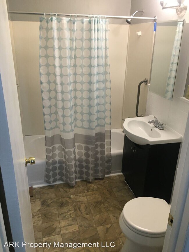 Foto del edificio - 3 br, 1 bath House - 22844 Sharrow Ave