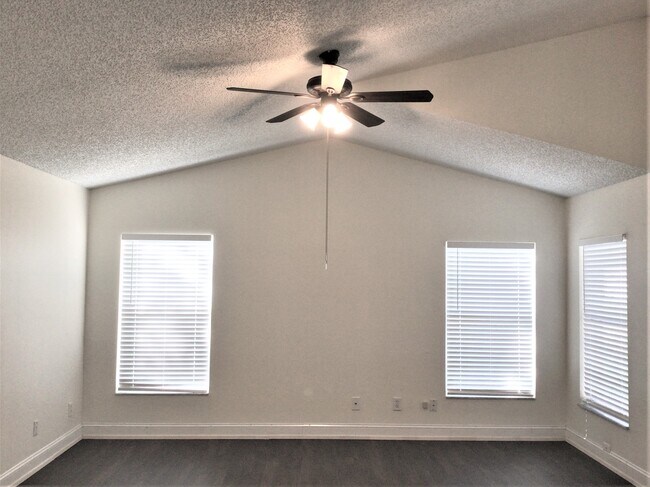 Foto del edificio - 882 Grand Hughey Ct