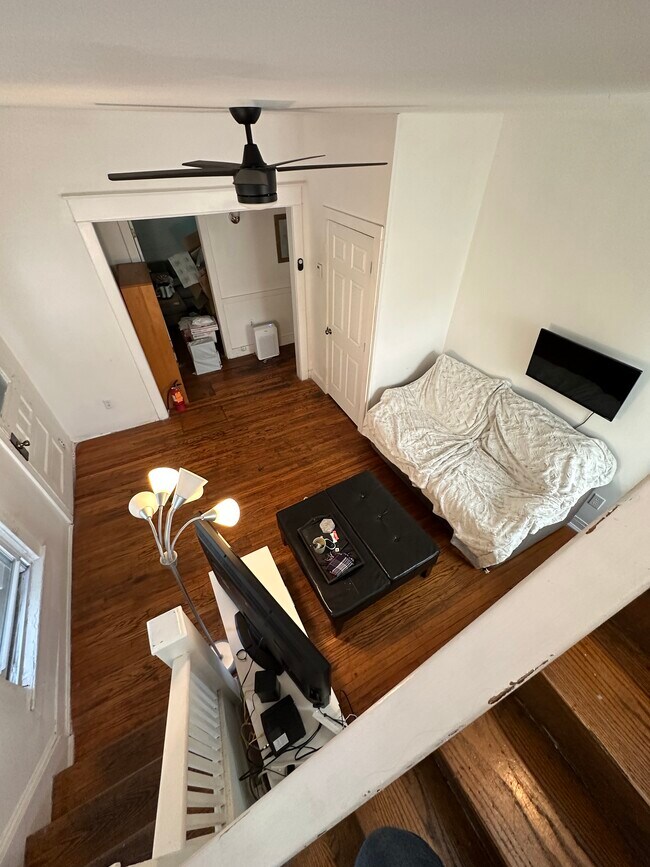 Foto del edificio - 130 University Ave