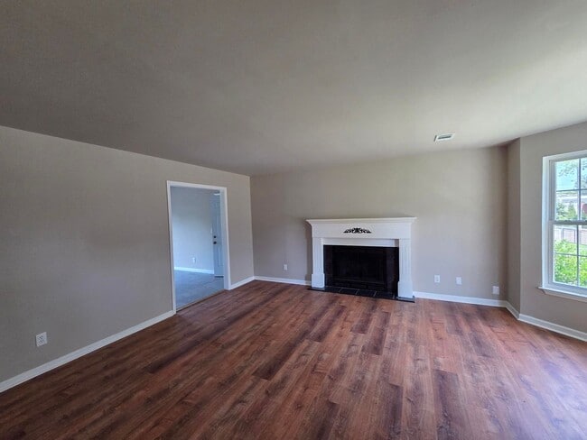 Building Photo - 1815 9th Ave N