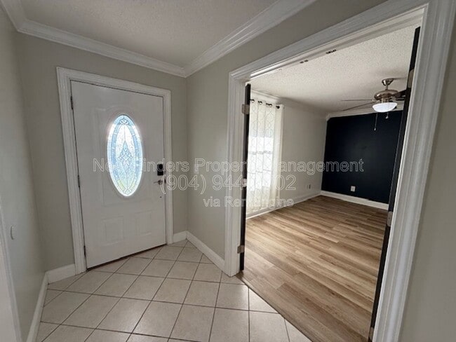 Foto del edificio - 12947 Tree Wy Ct N