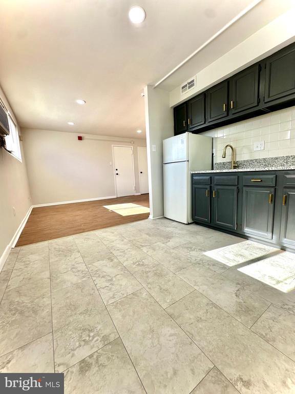 Building Photo - 4411 Sheffield Ave