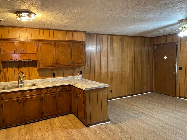 Foto del edificio - 2320 Tinnell Ct