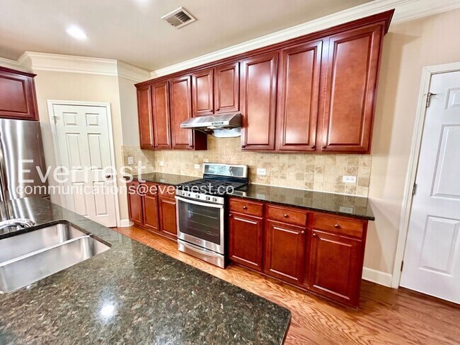 Foto del edificio - 1656 Danbury Parc Pl