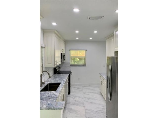 Foto principal - 370 35th St