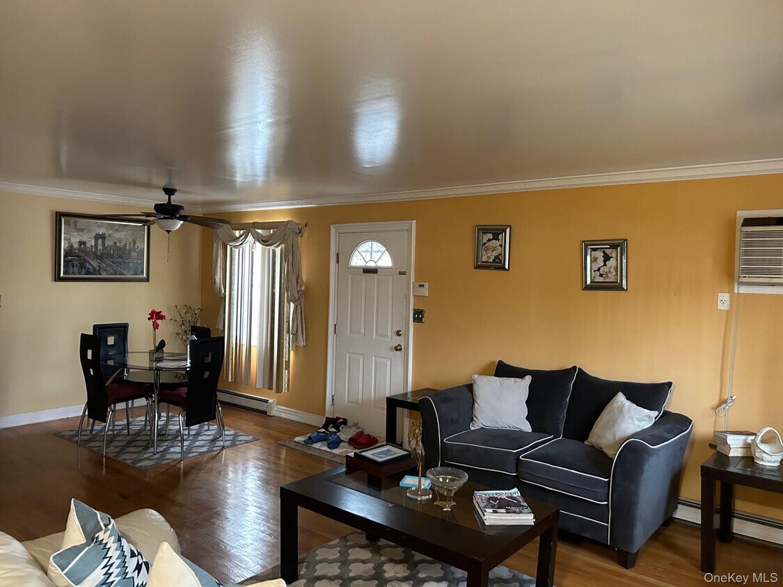 Foto del edificio - 165-15 Foch Blvd