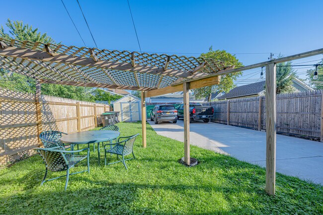 Foto del edificio - 118 Nassau Ave