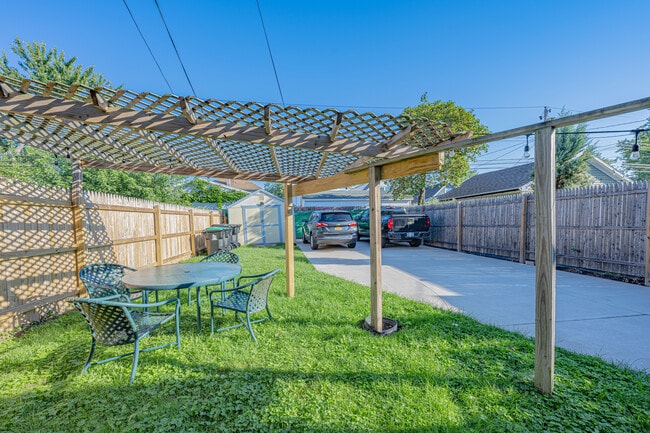 Building Photo - 118 Nassau Ave