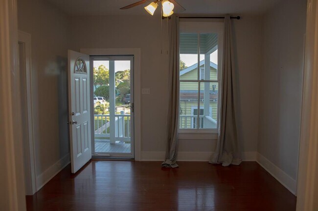 Building Photo - 4718 Avenue Q 1/2