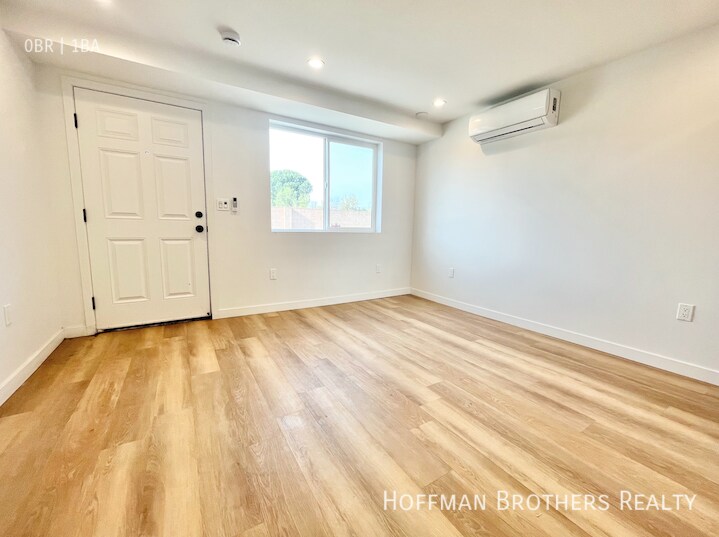 Foto del edificio - 8555 Independence Ave Canoga Park, CA 91304