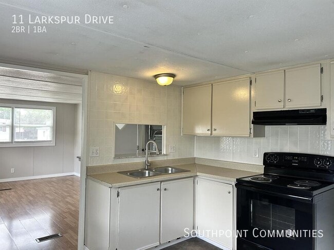 Building Photo - 11 Larkspur Dr