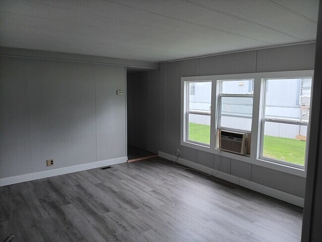 Foto del edificio - 182 Hillcrest Park Ln