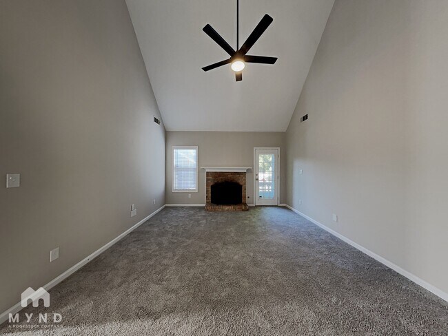 Foto del edificio - 204 Eagles Crest Ct