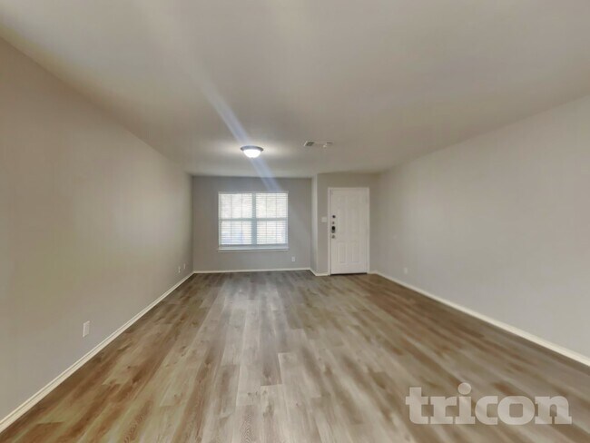 Foto del edificio - 7606 Bismarck Lake