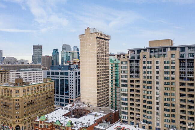 Photo du bâtiment - The 2250 Guy Apartments