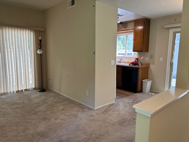 Foto del edificio - Charming 3 Bedroom, 2.5 Bathroom Condo in ...