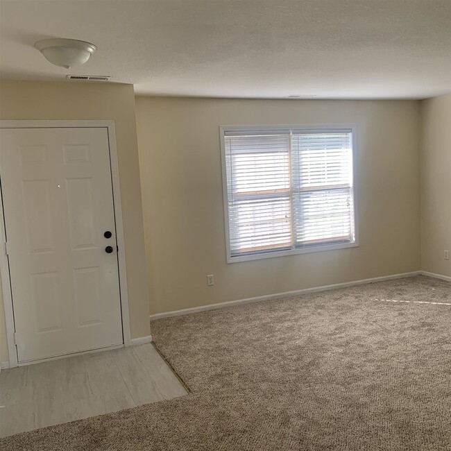 Building Photo - 8028 Rocky Glen Pl