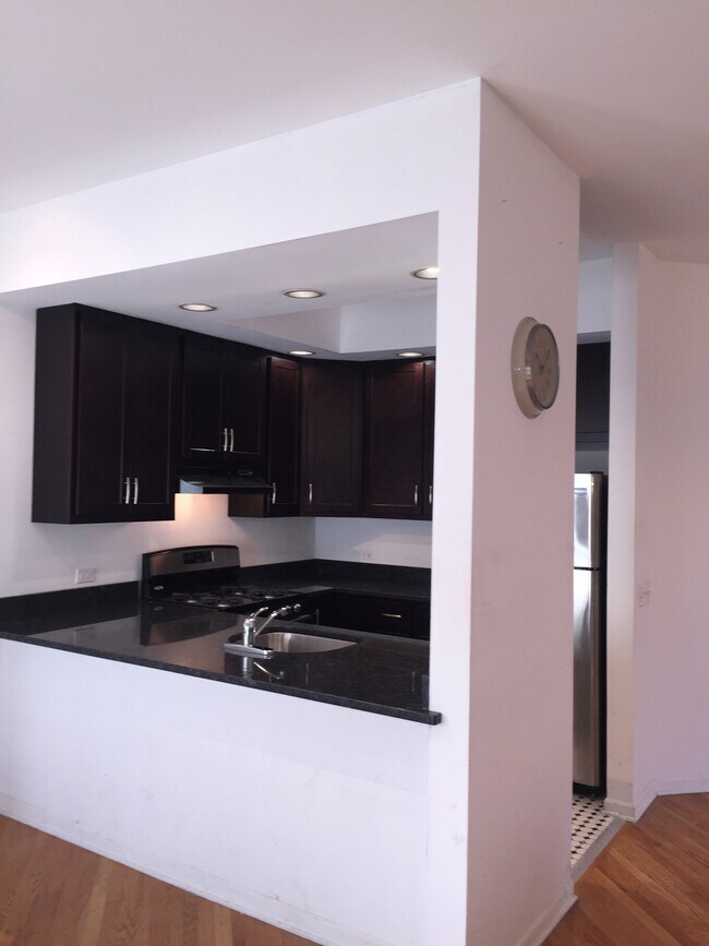 Foto del edificio - 2529 N Marshfield Ave