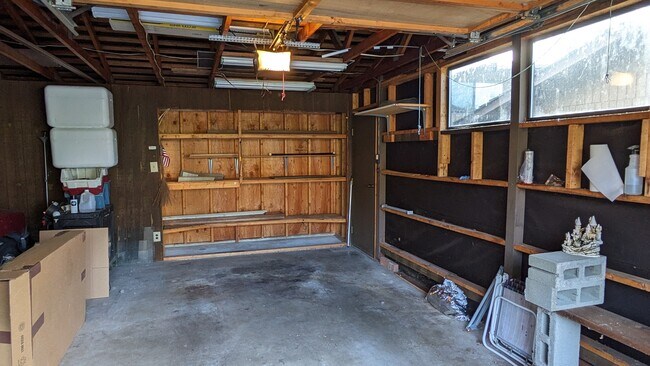 Building Photo - 1511 Eagle Ridge Dr S