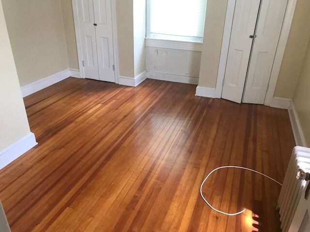 Building Photo - One Bedroom Apartment Available Early May