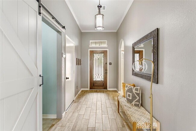 Foto del edificio - 637 Rocky Hollow Ln
