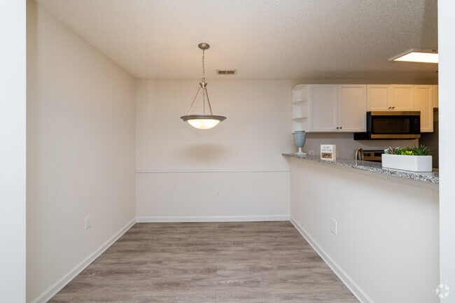 3BR, 2BA - 1,091SF - Dining Room - Rosewood at Clemson