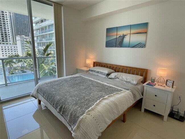 Foto del edificio - 79 SW 12th St
