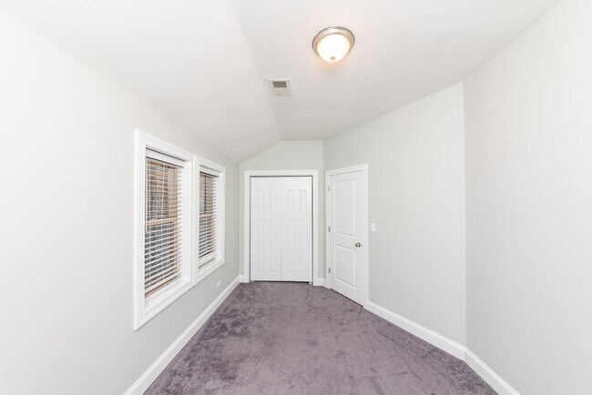Building Photo - 4 bedroom in Chicago IL 60608