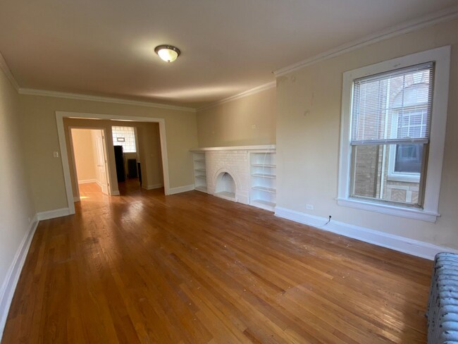 Spacious Living/Dining Space - 6254 N Claremont Ave