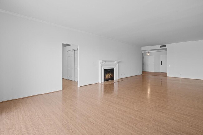 Building Photo - 4454 Ventura Canyon Ave
