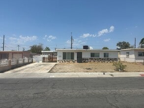 Building Photo - 1315 Oakwood Ave