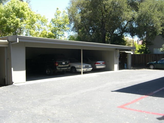 Building Photo - 140 Carlton Ave